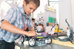 Минобрнауки намерено удвоить число школьников, занимающихся научно-техническим творчеством